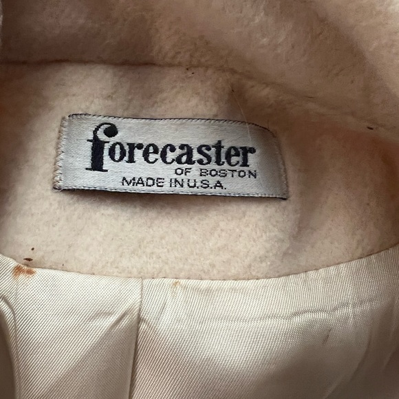 This is a white/cream wool vintage, long coat. Size 5/6. - Picture 2 of 11